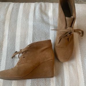 Gianni Bini suede booties